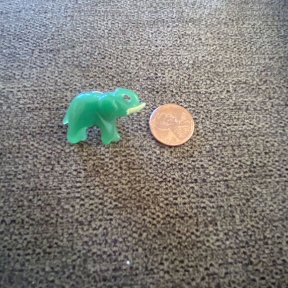 Vintage Avon Lucky Friends Green Elephant Pin. - Picture 4 of 5